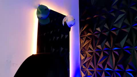 Snapshot of maxwell_dupont chatting on 10.22.25 MAX online show from 10.22.25