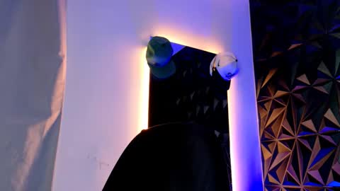 Snapshot of maxwell_dupont chatting on 10.23.25 MAX online show from 10.23.25