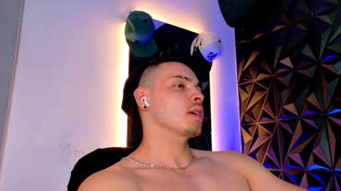 Snapshot of maxwell_dupont chatting on 10.29.25 MAX online show from 10.29.25