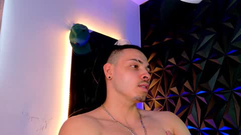 Snapshot of maxwell_dupont chatting on 10.30.25 MAX online show from 10.30.25