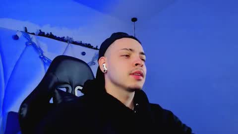 Snapshot of maxwell_dupont chatting on 12.03.25 MAX online show from 12.03.25