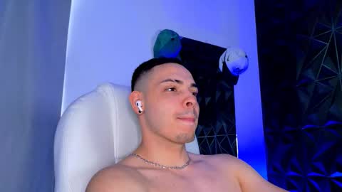 Snapshot of maxwell_dupont chatting on 12.15.25 MAX online show from 12.15.25