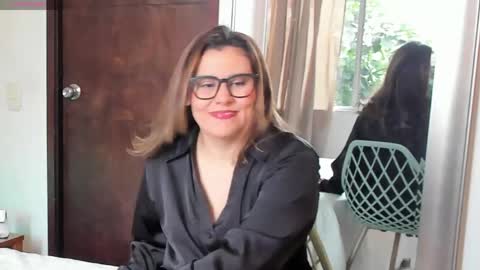 Victoria online show from 04.15.26