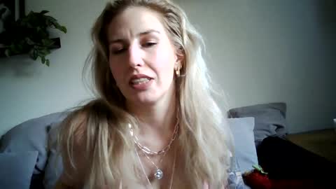may4jay online show from 08.08.26
