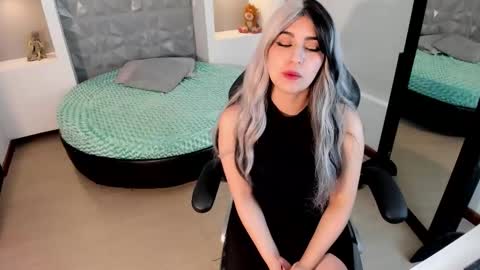 Snapshot of maya_rivers chatting on 10.28.25 Maya online show from 10.28.25