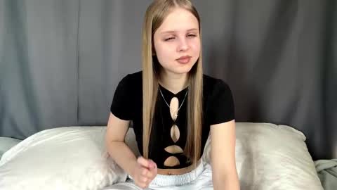 Snapshot of mayababycouplee chatting on 03.28.26 Luna Mira online show from 03.28.26