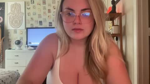 Snapshot of mayabellof chatting on 12.09.24 Maya Belle online show from 12.09.24