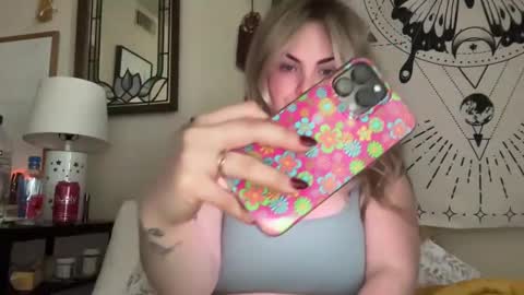 Snapshot of mayabellof chatting on 01.10.25 Maya Belle online show from 01.10.25