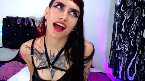 Snapshot of mayaredd chatting on 01.30.25 mayaredd online show from 01.30.25