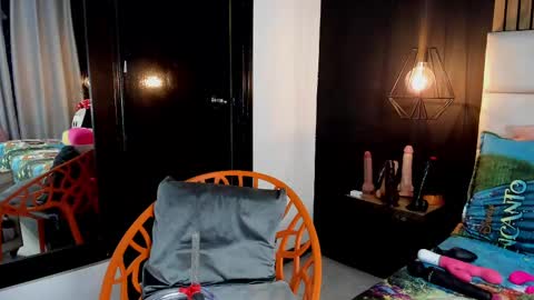 Nicolle Ruselle   Hello my lovely  schedule for great fun from  630 am and end 800 pm Colombian time I wait for you online show from 02.10.25