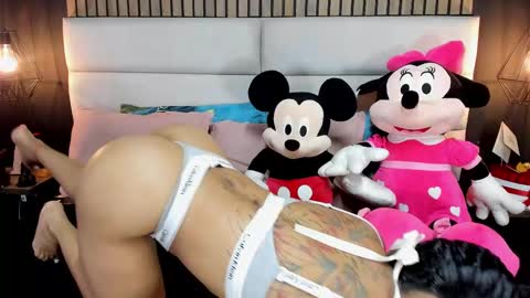 Nicolle Ruselle   Hello my lovely  schedule for great fun from  630 am and end 800 pm Colombian time I wait for you online show from 02.15.25