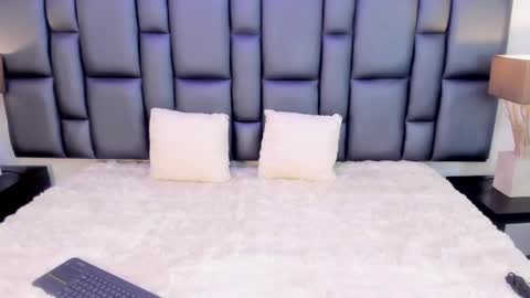 Nicolle Ruselle   Hello my lovely  schedule for great fun from  630 am and end 800 pm Colombian time I wait for you online show from 03.01.25