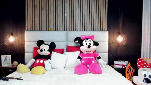 Nicolle Ruselle   Hello my lovely  schedule for great fun from  630 am and end 800 pm Colombian time I wait for you online show from 03.03.25