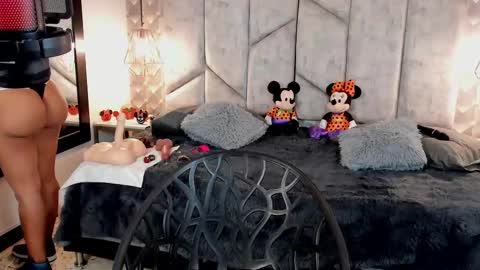 Nicolle Ruselle   Hello my lovely  schedule for great fun from  630 am and end 800 pm Colombian time I wait for you online show from 10.14.25