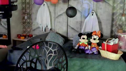 Nicolle Ruselle   Hello my lovely  schedule for great fun from  630 am and end 800 pm Colombian time I wait for you online show from 10.30.25