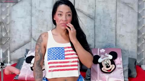 Nicolle Ruselle   Hello my lovely  schedule for great fun from  630 am and end 800 pm Colombian time I wait for you online show from 11.23.25