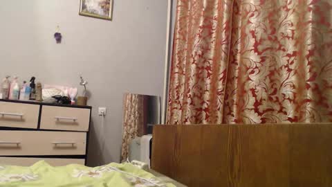 maybe_doll online show from 11.09.25