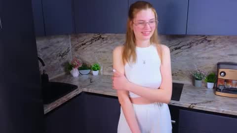 Mia online show from 02.11.25