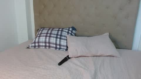 Snapshot of maydivaxox chatting on 10.08.25 MAYA online show from 10.08.25