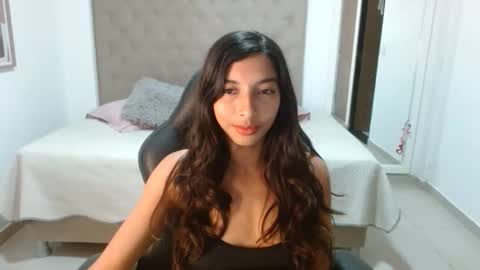 Snapshot of maydivaxox chatting on 11.27.25 MAYA online show from 11.27.25