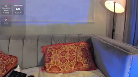 Snapshot of mayevanss chatting on 10.30.25 mayevanss online show from 10.30.25