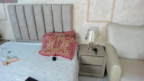 Snapshot of mayevanss chatting on 11.02.25 mayevanss online show from 11.02.25