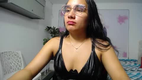 Snapshot of maylin_hornyy19 chatting on 04.27.26 Maylin online show from 04.27.26