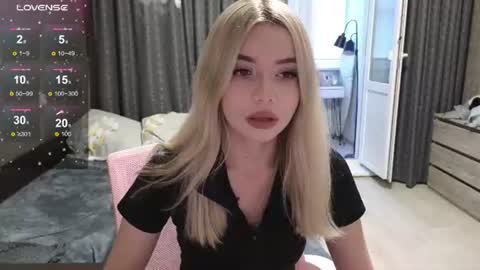 Snapshot of maymallorie chatting on 06.30.26 may online show from 06.30.26