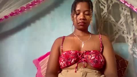 Snapshot of mayrah5 chatting on 03.18.26 mayrah online show from 03.18.26