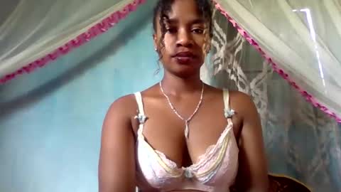 Snapshot of mayrah5 chatting on 03.27.26 mayrah online show from 03.27.26