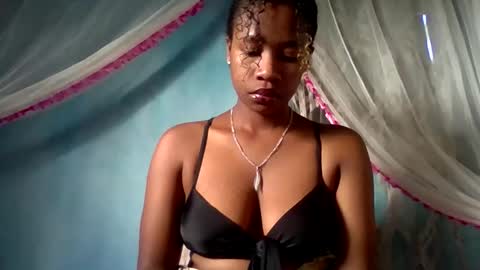 Snapshot of mayrah5 chatting on 04.08.26 mayrah online show from 04.08.26