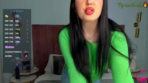 Snapshot of mayzzi chatting on 12.13.25 MayaLevi online show from 12.13.25