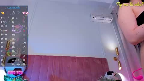 Snapshot of mayzzi chatting on 06.25.26 MayaLevi online show from 06.25.26