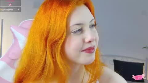 Snapshot of mazymayes chatting on 12.02.25 Mazy online show from 12.02.25