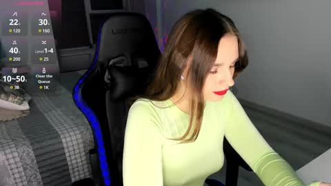 Snapshot of mcfly_11 chatting on 02.08.25 mcfly_11 online show from 02.08.25