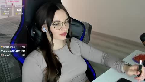 Snapshot of mcfly_11 chatting on 03.09.25 mcfly_11 online show from 03.09.25