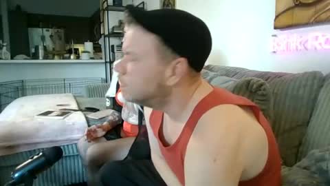 Snapshot of me2283 chatting on 02.14.25 me2283 online show from 02.14.25