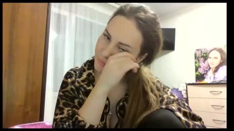 Snapshot of meadoweyes_ chatting on 11.30.25 meadoweyes_ online show from 11.30.25