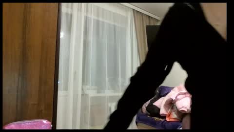 Snapshot of meadoweyes_ chatting on 12.04.25 meadoweyes_ online show from 12.04.25