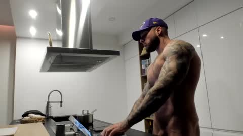 Snapshot of mealphamale chatting on 12.12.24 Alpha Male online show from 12.12.24