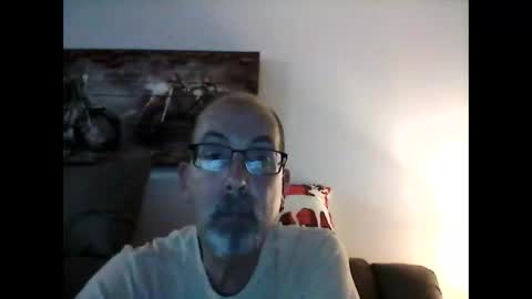 Snapshot of meathome3 chatting on 01.02.25 me at home online show from 01.02.25