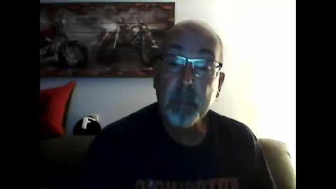 Snapshot of meathome3 chatting on 10.05.25 me at home online show from 10.05.25