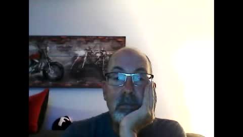 Snapshot of meathome3 chatting on 10.08.25 me at home online show from 10.08.25