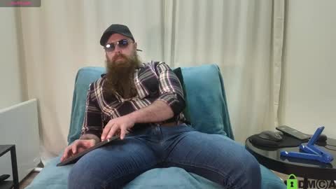 Snapshot of meaty_roll chatting on 01.10.25 Meaty Roll online show from 01.10.25