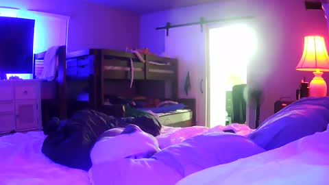 Snapshot of mecrago chatting on 12.18.25 mecrago online show from 12.18.25