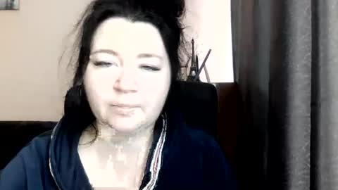 Snapshot of medjik_lool chatting on 10.20.25 Oltereodora-lima online show from 10.20.25