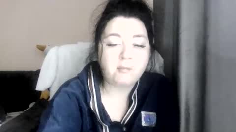 Snapshot of medjik_lool chatting on 10.27.25 Oltereodora-lima online show from 10.27.25