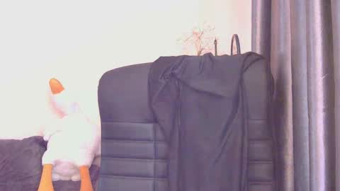 Snapshot of medjik_lool chatting on 11.25.25 Oltereodora-lima online show from 11.25.25