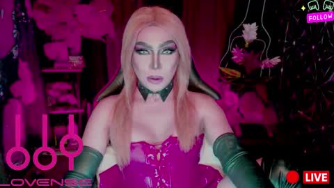 THE QUEEN ALPHA   Queen Medusa Prey online show from 03.10.26