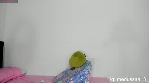 Snapshot of medussa13 chatting on 01.15.25 medussa13 online show from 01.15.25